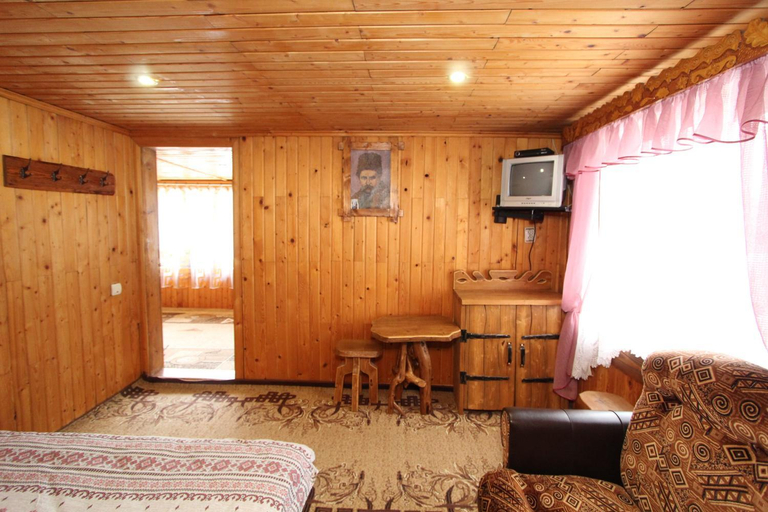 Others 5, Садиба "Svitlana", Iaremchans'ka