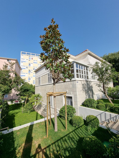 Others 4, Villa Central, Split