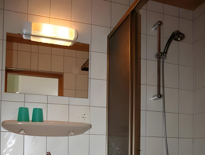 Bathroom 2, Gastehaus Landhaus Tyrol, Innsbruck Land