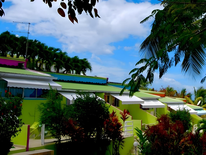 Exterior & Views