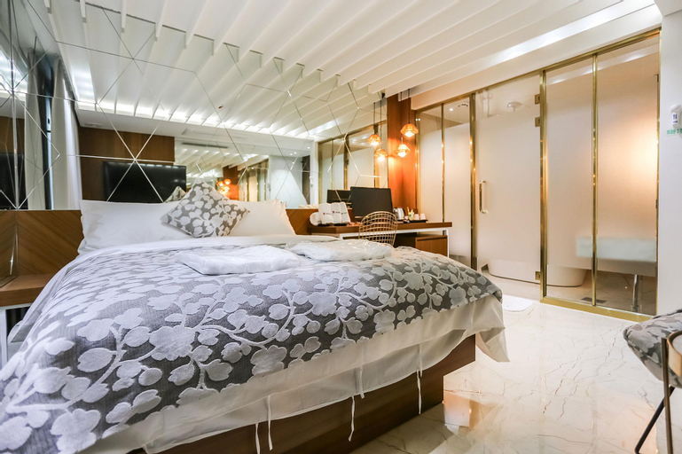 Bedroom 15