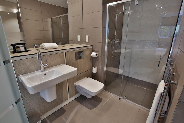 Bathroom 4, Quorn Grange Hotel, Leicestershire
