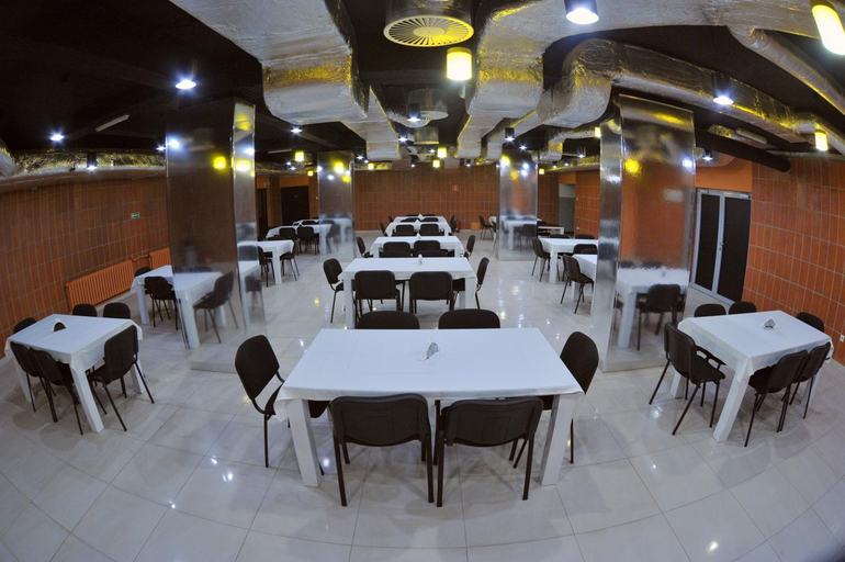Banquet hall, Dobre Miejsce Dom Rekolekcyjny, Warsaw