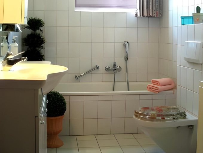 Bathroom 2, Hotel Barmstedter Hof, Pinneberg