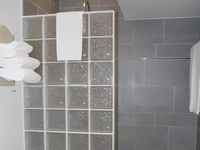 Bathroom 3, Hôtel des Châteaux, Indre-et-Loire