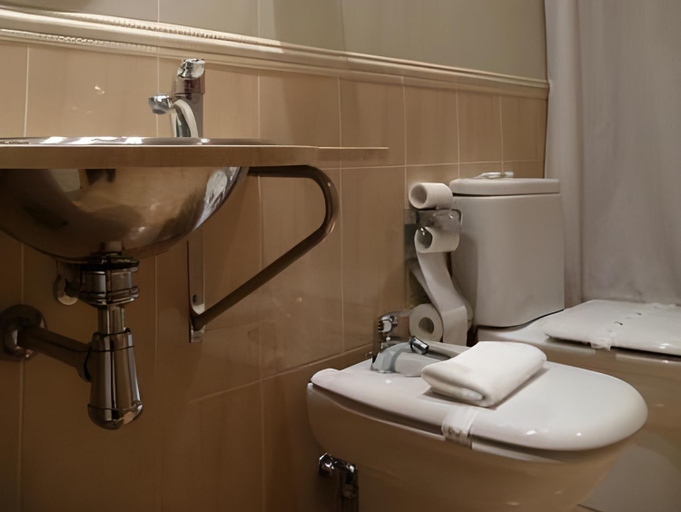 Bathroom 2, Hotel Plaza Inn, Girona