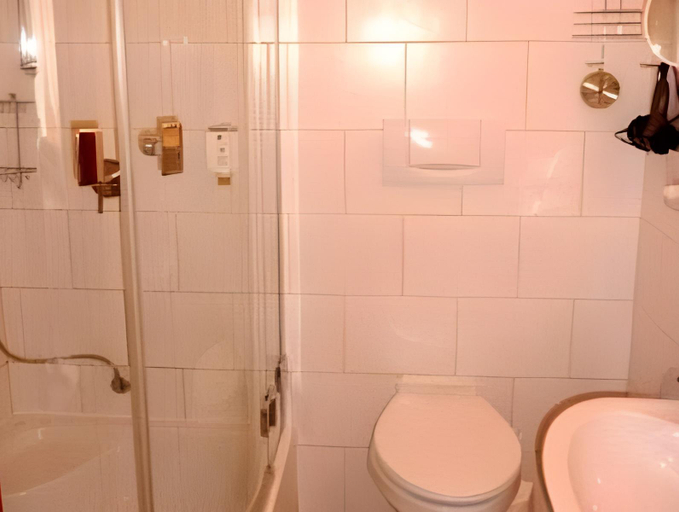 Bathroom 3, Schwarzwald-Hotel Kraeutle, Breisgau-Hochschwarzwald