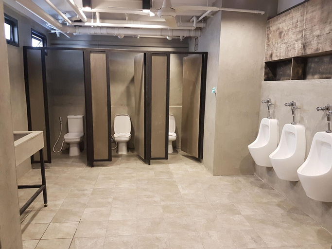 Bathroom 28