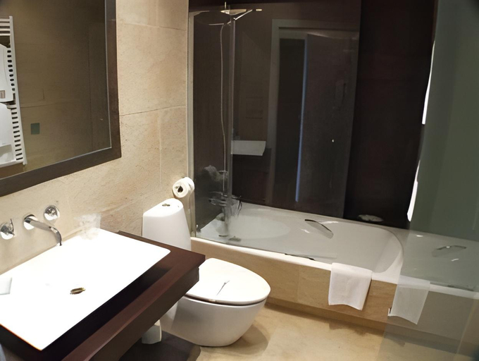 Bathroom 2, Hotel Puerta Gamboa, Pontevedra