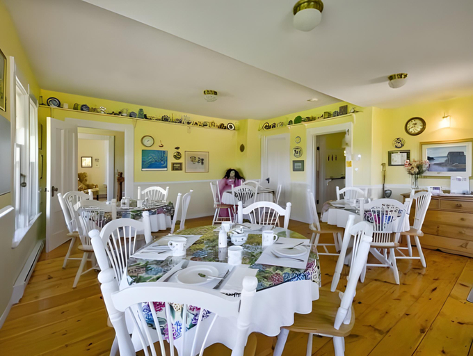 Food & Drinks 5, Bayview Pines Country Inn, Lunenburg