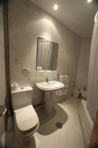 Bathroom 4, Hotel Ramos, Pontevedra