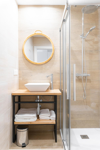 Bathroom 3, Jardines Villaverde, Cantabria