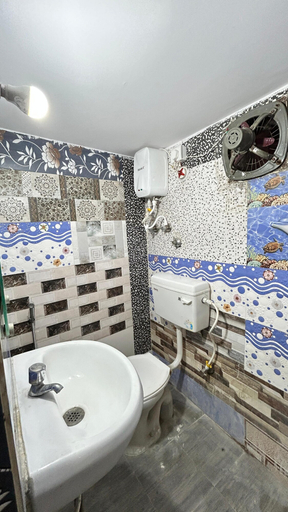 Bathroom 2, Happy Homestay, Kaushambi