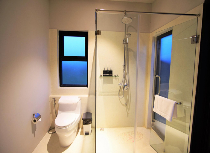 Bathroom 15