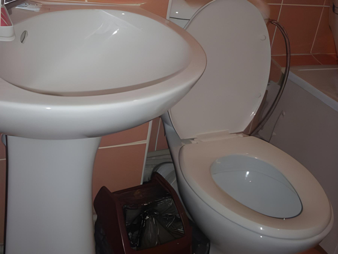 Bathroom 2, Molodechno Hotel, Maladechna