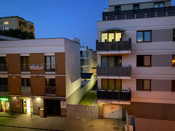 Exterior 4