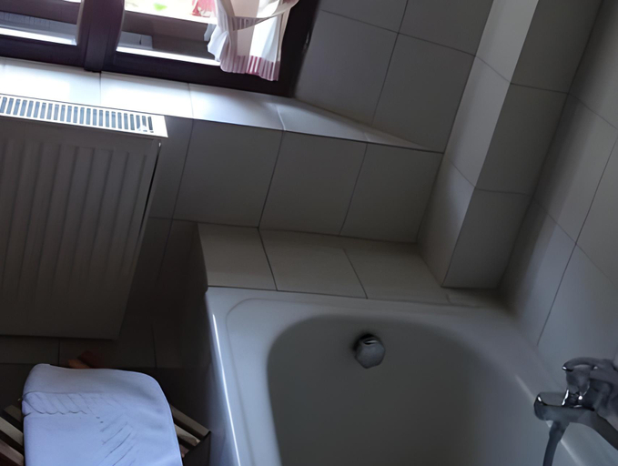 Bathroom 4, Hotel Fahrnberger, Scheibbs