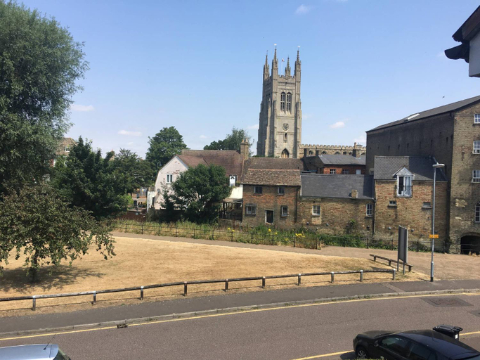 Exterior & Views 2, River House 2BR 1 Bathroom & Downstairs Toilet Parking St Neots Town Centre, Cambridgeshire