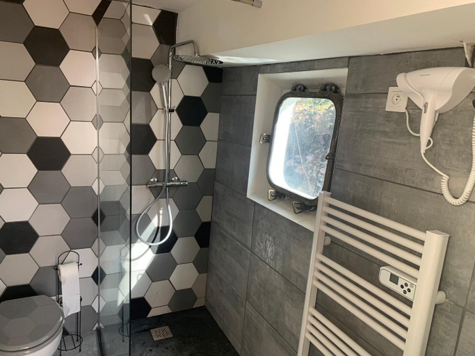 Shower 3, chambres dans peniche un air de vacances, Haute-Garonne