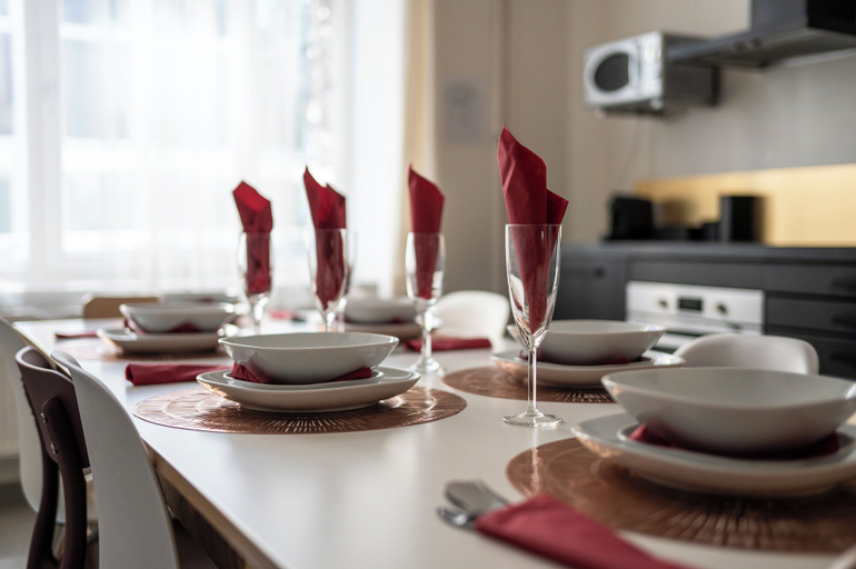 Food & Drinks 4, Stylish 3 Bd 3 Bath Duplex In Brussels, Bruxelles