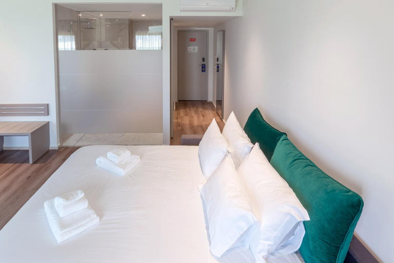 Bedroom 3, Oporto Airport & Business Hotel, Maia