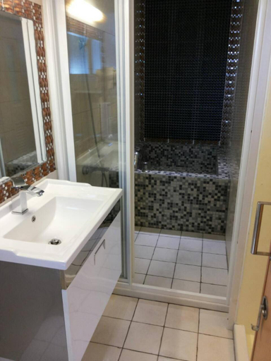 Bathroom 3, Red Sun, Pingtung