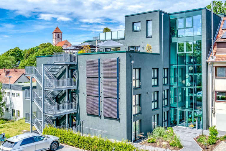 Exterior & Views