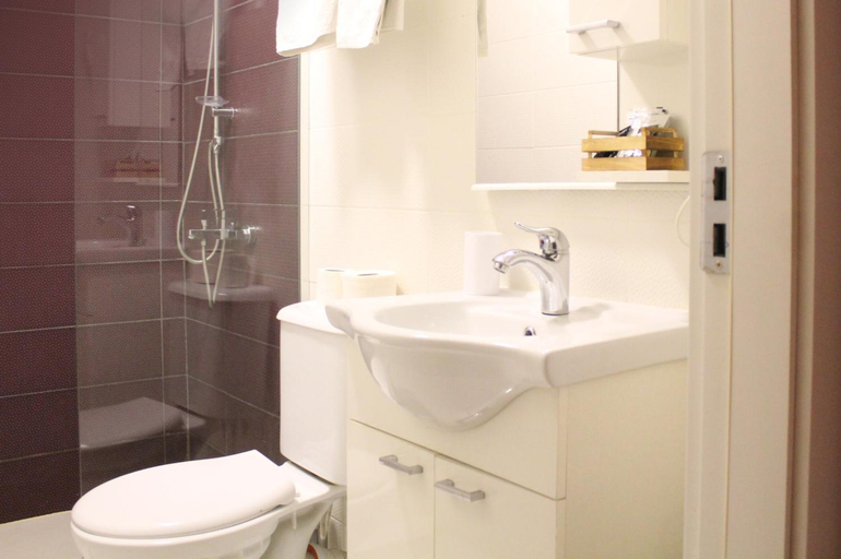 Bathroom 3, Hotel LaCorte, Priština