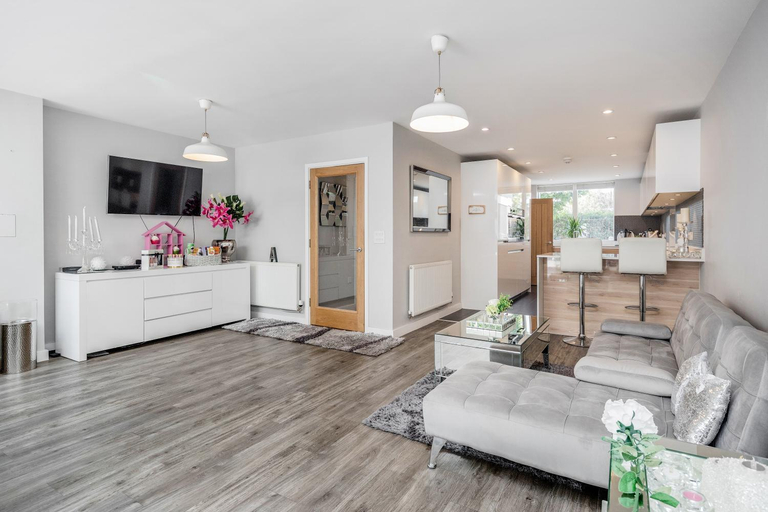 Others 2, SILVERINGS a Beautifully designed Luxurious Townhouse, London