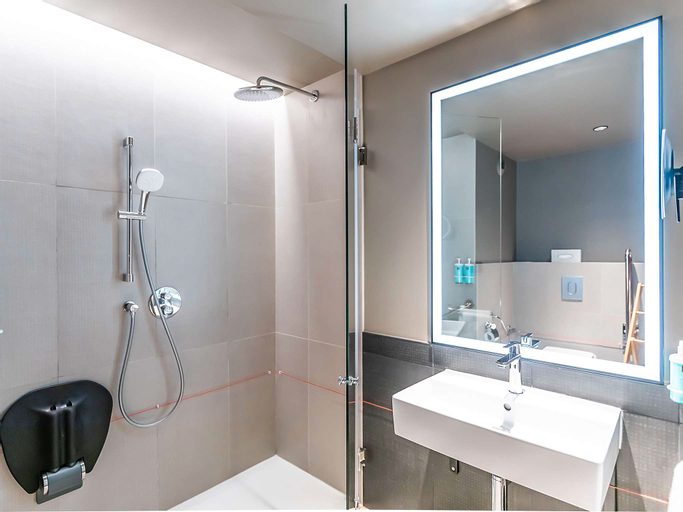 Bathroom 4