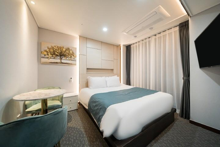 Bedroom 12