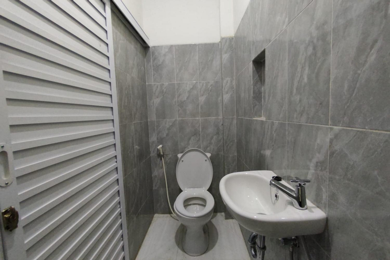 Bathroom 24