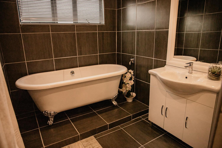 Bathroom 2, The Perfect Corner Guesthouse, Thabo Mofutsanyane