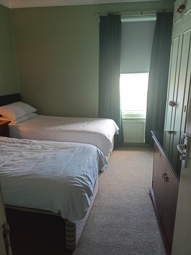 Bedroom 2, Hotel Sergul, London