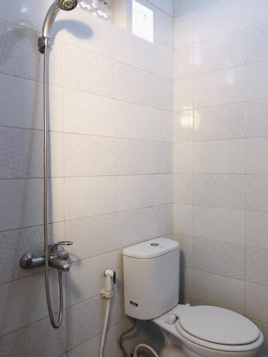 Bathroom 14
