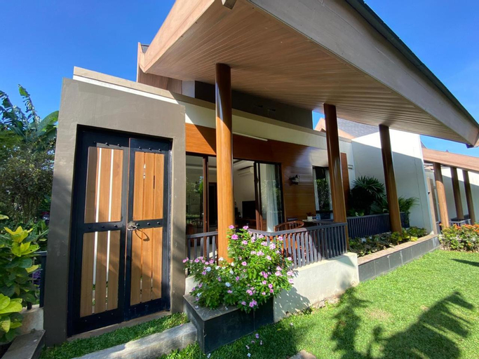 Exterior 6