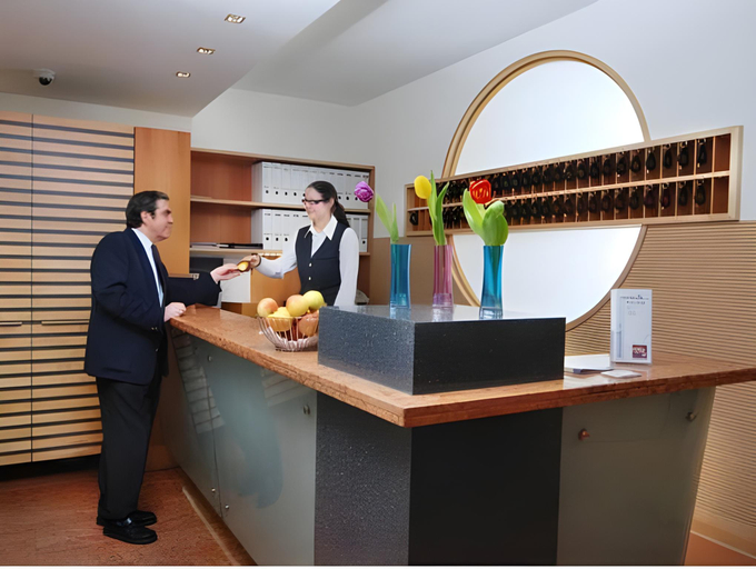 Others 4, Hotel Ludwig Superior, Köln