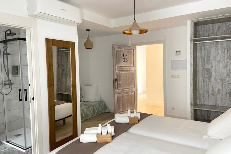 Bedroom 2, 7 Kale Bed and Breakfast, Vizcaya