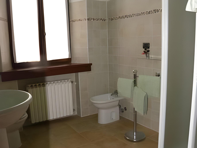 Bathroom 3, Residenza Bibiena - Lake View -, Mantua