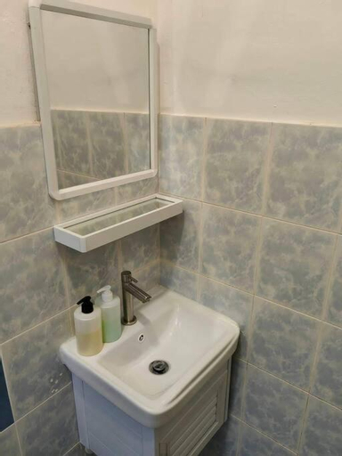Bathroom 13