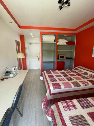 Bedroom 3, L'Abribis, Loire