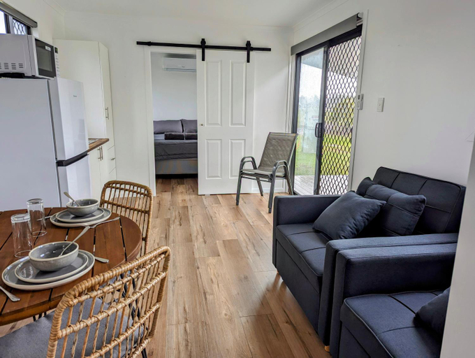 Others 4, Trinity Islands Holiday Park - Cabin Accommodation, Hervey Bay - Pt B