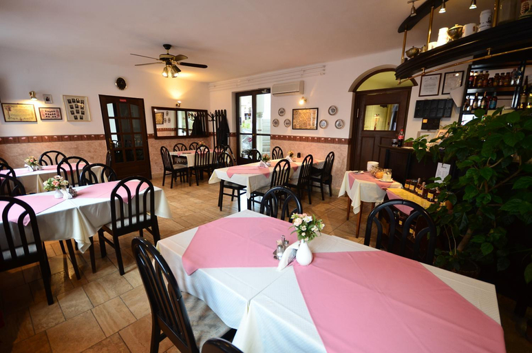 Food & Drinks 3, Eden Panzio, Eger