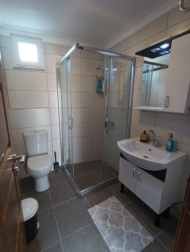 Bathroom 3, Little Palace Blue Apartment, Fatih