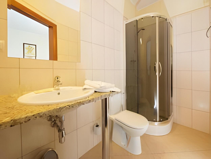 Bathroom 4, Business Hotel Vega, Środa Śląska