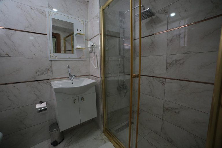 Bathroom 3, Hotel Aksaray, Fatih