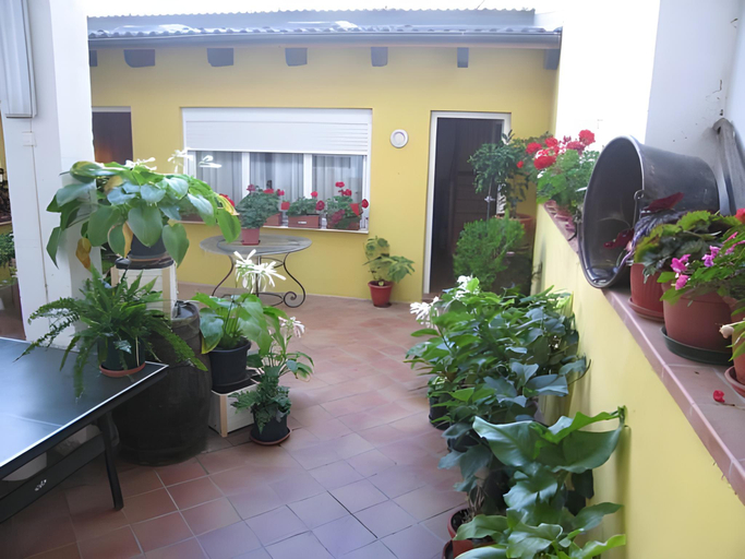 Others 5, Hostal Escartin, Huesca