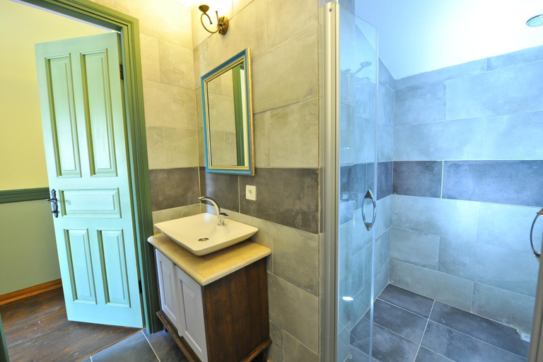 Bathroom 3, Petrino Gokceada Hotel Kitchen, Gökçeada