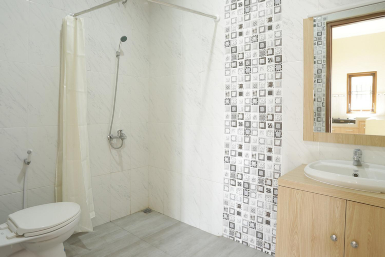 Bathroom 12