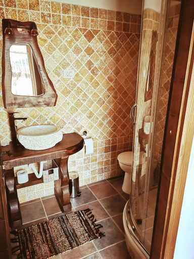 Others 4, CASA de POVESTE, Sucevita